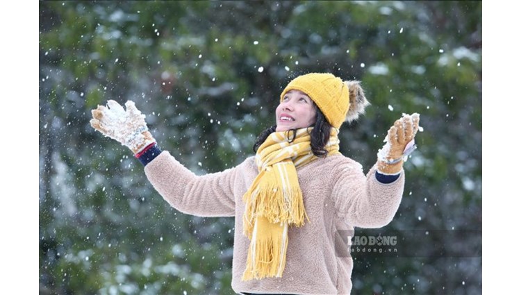 Những hình ảnh mới nhất về tuyết rơi ở Y Tý - Lào Cai